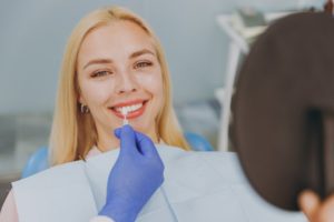 woman with veneers 